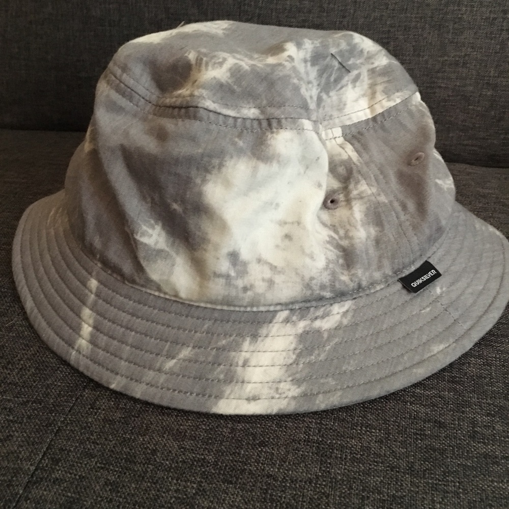 Tie dye Quiksilver bucket hat